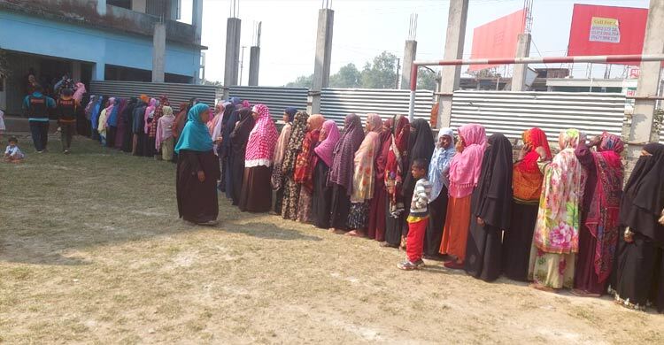 বগুড়ায় দুপুর ২টা পর্যন্ত ভোট পড়েছে ৫৩ শতাংশ