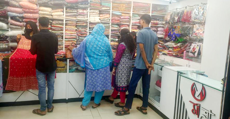 বগুড়ায় পছন্দের শীর্ষে ‘নায়রা’