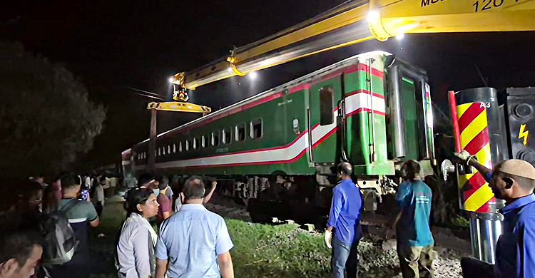 তিন পর্যায়ের অবহেলায় নীলসাগর লাইনচ্যুত