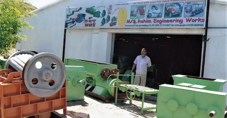 বিদেশি কৃষি যন্ত্রের ভিড়ে আমিরের দেশি উদ্ভাবনের যাদু