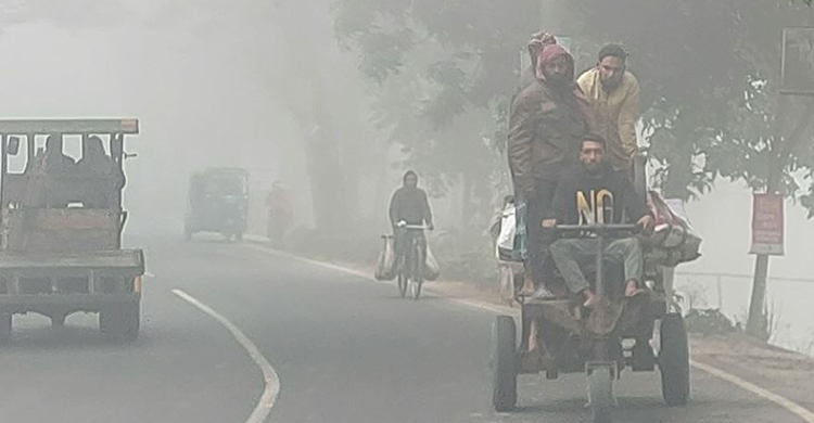 বাড়ছে শীত, কমছে কম্বল