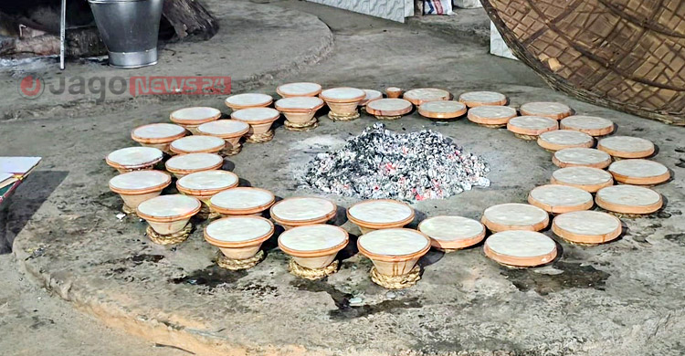 চাহিদা মেটাতে হিমশিম, বগুড়ার দই-মিষ্টি-সেমাই বিক্রি তুঙ্গে