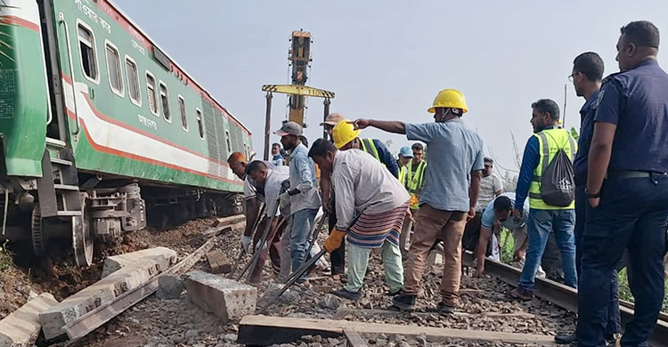 তিন পর্যায়ের অবহেলায় নীলসাগর লাইনচ্যুত