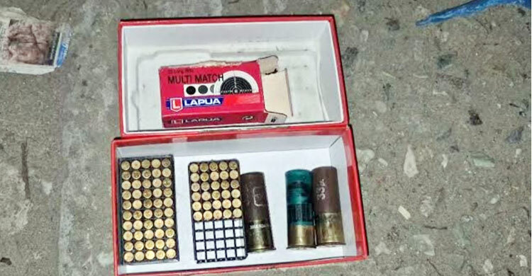 বগুড়ায় সড়কের পাশে পড়ে থাকা কার্টনে মিললো ৮৩ রাউন্ড তাজা গুলি