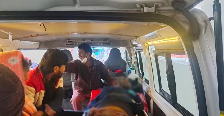 বগুড়ায় ভটভটি উল্টে মাছ ব্যবসায়ী ও চালক নিহত