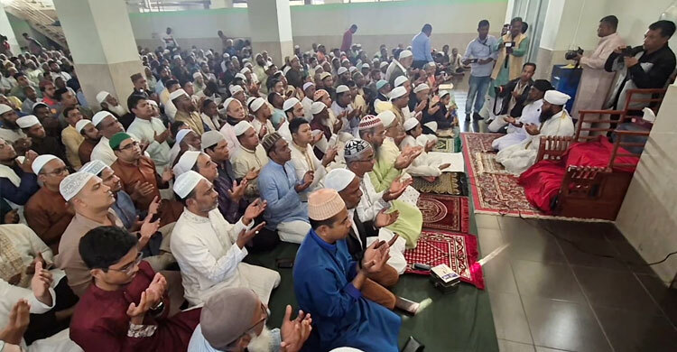 তারেক রহমানের বিজয় উপলক্ষে বগুড়ায় মসজিদে দোয়া