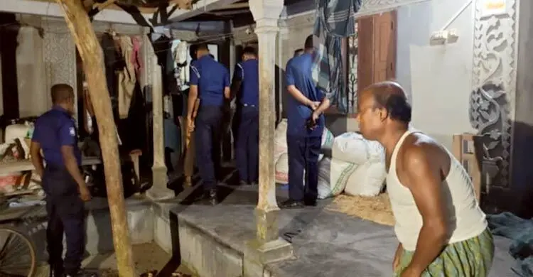 বগুড়ায় ঘরে ঢুকে গৃহবধূকে গলা কেটে হত্যা