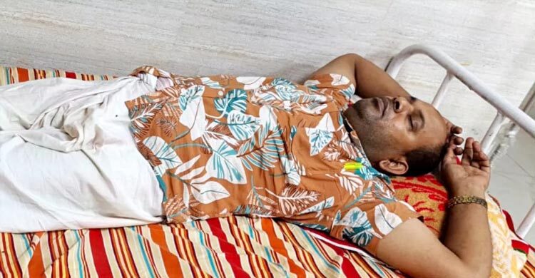 এসআইকে ছুরিকাঘাত করে মামলার নথিপত্র ছিনতাই