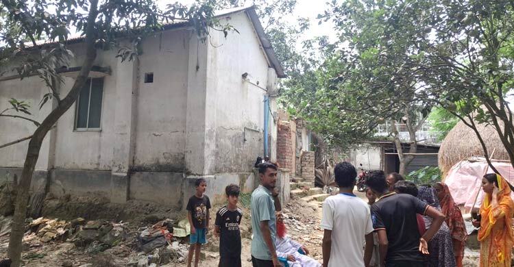 চাচার কামড়ে ভাতিজার গোপনাঙ্গ রক্তাক্ত, থানায় অভিযোগ