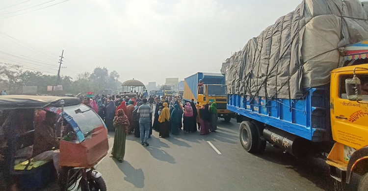 বগুড়ায় মরদেহ নিয়ে মহাসড়ক অবরোধ, এমপির আশ্বাসে প্রত্যাহার
