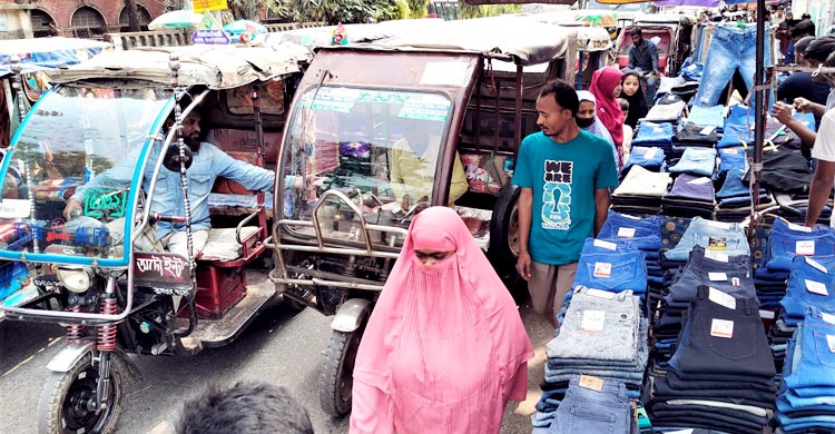 অব্যবস্থাপনা আর দখলে বগুড়া শহরে তীব্র যানজট