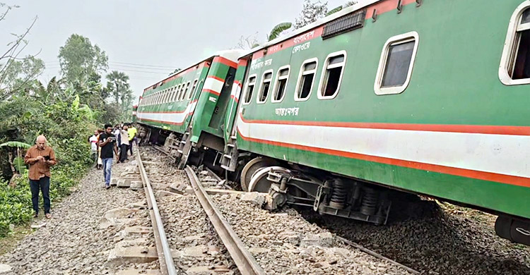 তিন পর্যায়ের অবহেলায় নীলসাগর লাইনচ্যুত