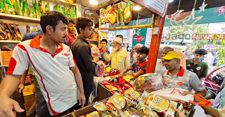 চাহিদা মেটাতে হিমশিম, বগুড়ার দই-মিষ্টি-সেমাই বিক্রি তুঙ্গে