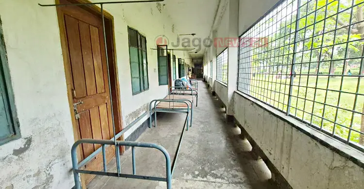 ছাত্রদের আবাসিক হল এখন &lsquo;স্টাফ কোয়ার্টার&rsquo;