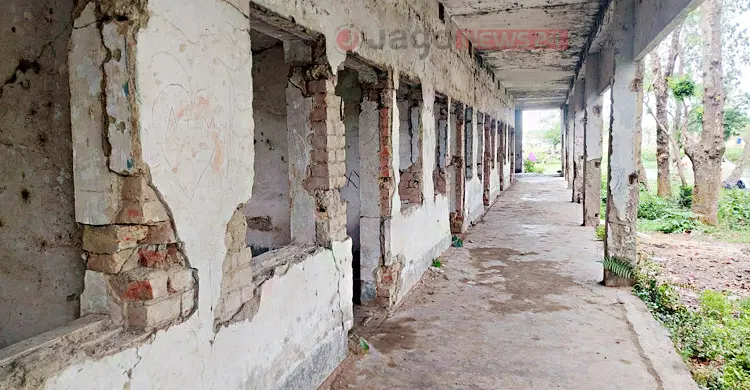 ছাত্রদের আবাসিক হল এখন &lsquo;স্টাফ কোয়ার্টার&rsquo;