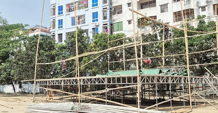 বগুড়ায় প্রধানমন্ত্রীর আগমন ঘিরে উৎসবের আমেজ, প্রস্তুত হচ্ছে সভামঞ্চ