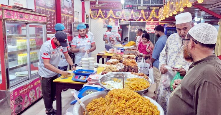 এলাকা-দোকান ভেদে ইফতার সামগ্রীর দামে দ্বিগুণ ফারাক