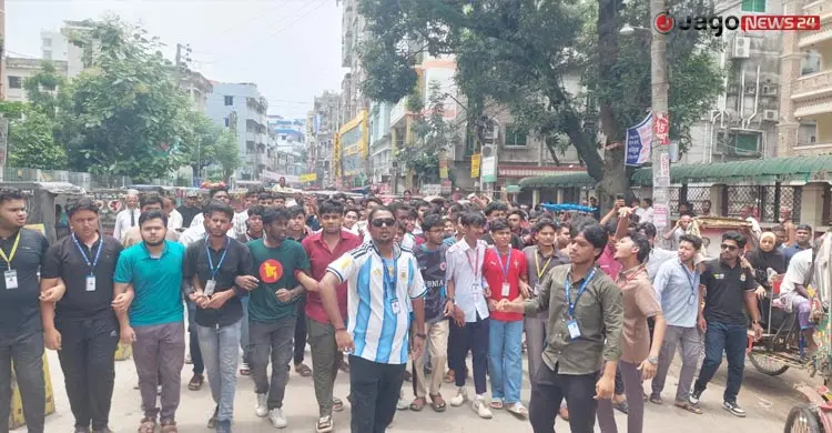 ‘হাঁটু পানির ভিতরে পরীক্ষা দিতে বাধ্য করছেন শিক্ষামন্ত্রী’