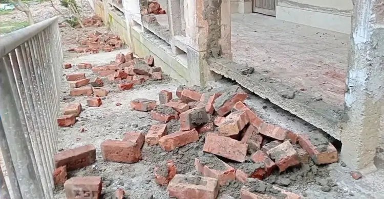 বগুড়ায় স্কুলে ঢুকে তাণ্ডব, ঠিকাদারের কাছে ৫ লাখ টাকা চাঁদা দাবি