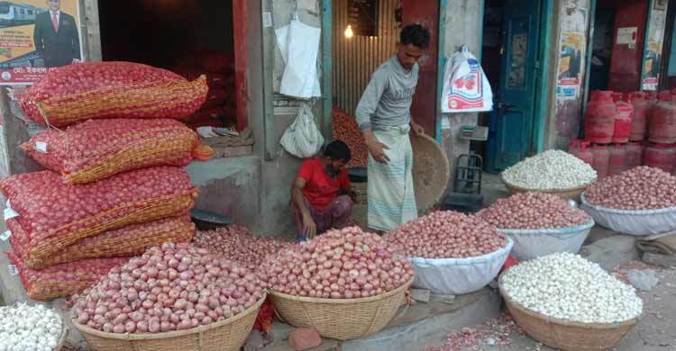 ভৈরবে পেঁয়াজের দাম কেজিতে বাড়লো ২০ টাকা