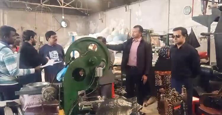 ভৈরবে নিষিদ্ধ পলিথিন উৎপাদনের দায়ে দুই কারখানাকে জরিমানা