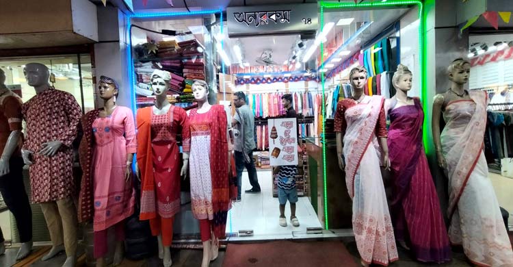 মিছিল-মিটিংয়ের কারণে শাহবাগ এড়িয়ে চলায় বৈশাখের বেচাকেনায় ভাটা