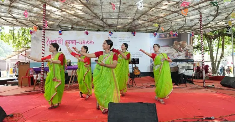 বাংলা একাডেমিতে চলছে বৈশাখী মেলা, বসেছে ১৬০ স্টল