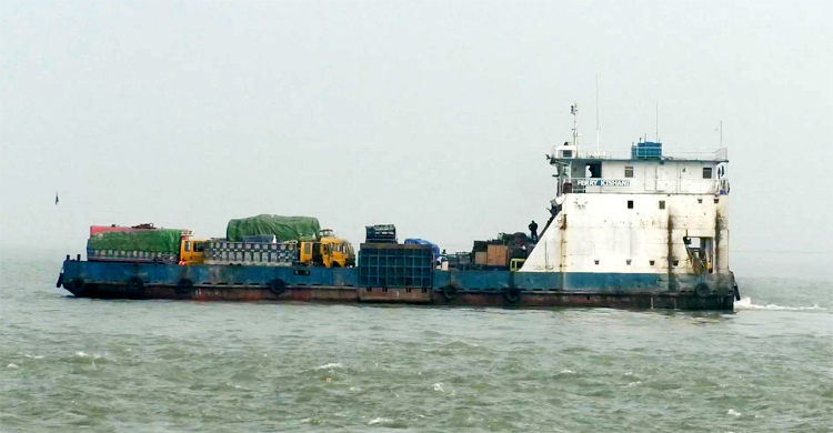 বৈরী আবহাওয়ায় ভোলা-লক্ষ্মীপুর রুটে ফেরি বন্ধ