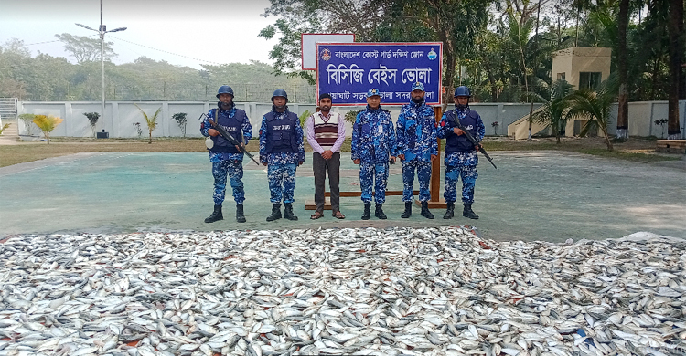এতিম-দুস্থরা পেলেন জব্দ দুই হাজার কেজি জাটকা