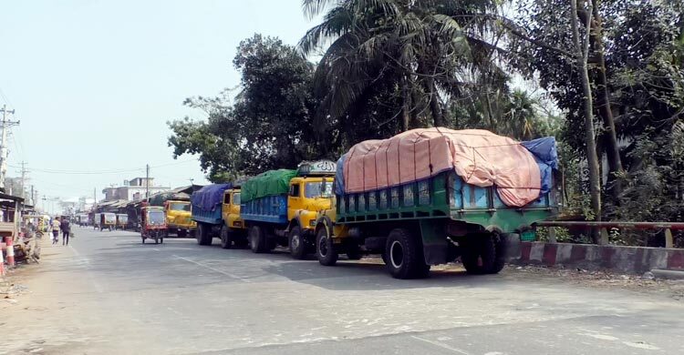 ভোলায় পাচারের সময় এক হাজার ৪২০ বস্তা সার জব্দ, আটক ১