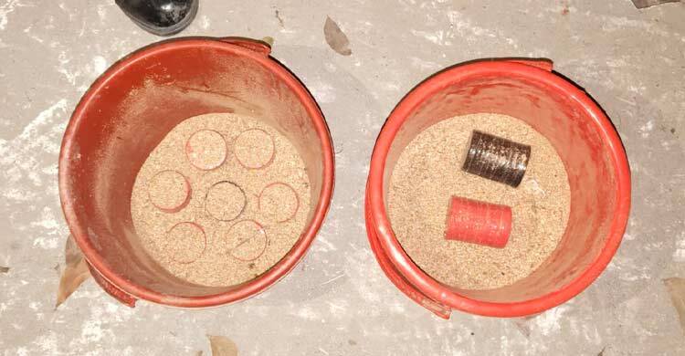 শরীয়তপুরে জঙ্গলে মিললো বালতি ভর্তি ১৭ হাতবোমা