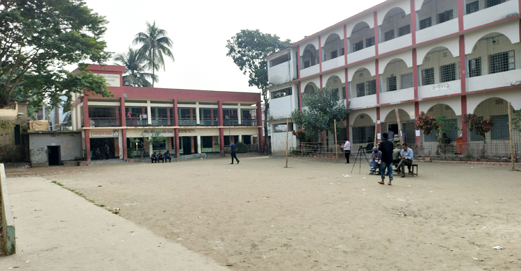 বগুড়ায় ভোটকেন্দ্রে বোমা বিস্ফোরণ