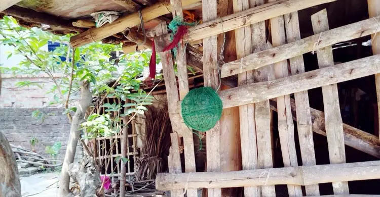 বাড়ির গেটে ঝুলানো ছিল ‘বোমা সদৃশ’ তিন বস্তু, এলাকায় আতঙ্ক