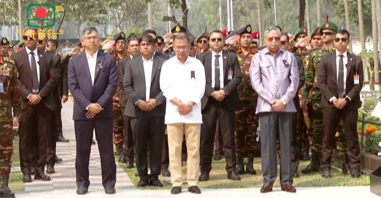 বনানী সামরিক কবরস্থানে রাষ্ট্রপতি ও প্রধানমন্ত্রীর শ্রদ্ধা