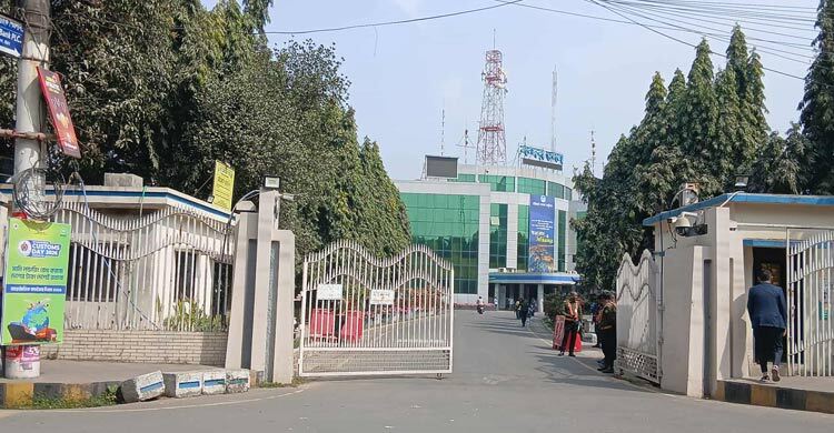 তৃতীয় দিনের কর্মবিরতিতে অচল চট্টগ্রাম বন্দর