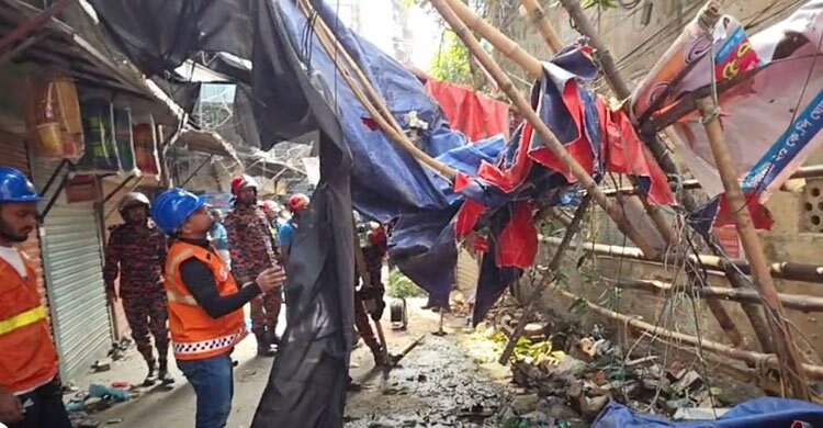 ভূমিকম্পে হেলে পড়া ভবনসহ একাধিক ঘটনায় তৎপর ফায়ার সার্ভিস