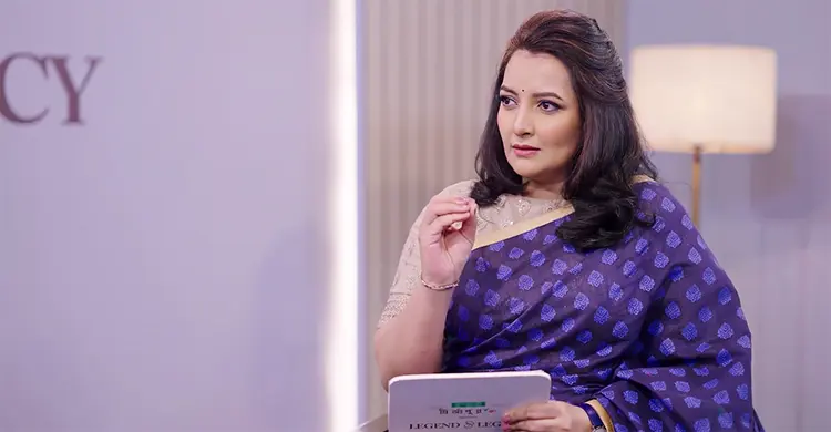 যে কারণে আবারও উপস্থাপকের আসনে বসলেন মুনমুন