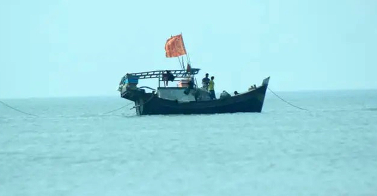 বঙ্গোপসাগরে পাঁচদিন ধরে ভাসা ট্রলারসহ ২৬ জেলে উদ্ধার