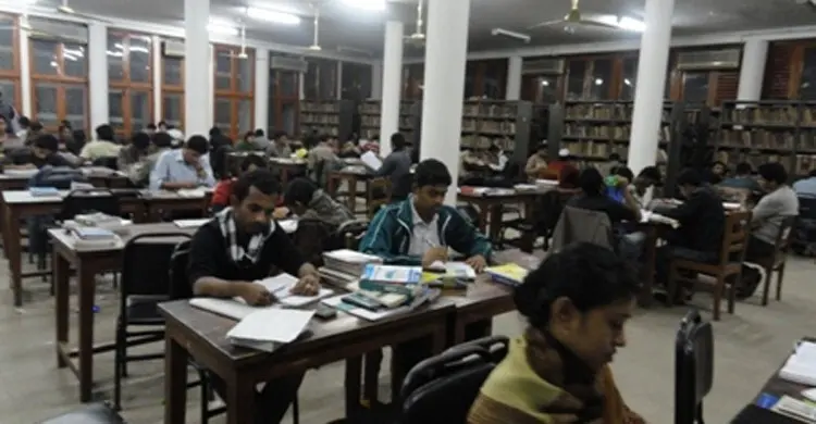 বই পড়ায় আগ্রহ বাড়াতে প্রতিযোগিতার আয়োজন করবে সরকার