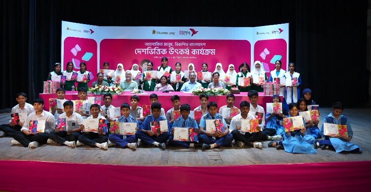 মাদারীপুরে ৫ শতাধিক শিক্ষার্থীর অংশগ্রহণে বই বিতরণ