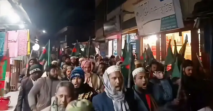 নারী কর্মীদের ধাওয়া, প্রতিবাদ করায় জামায়াত নেতার ওপর হামলা