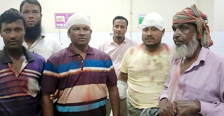 ক্যারম বোর্ড খেলা নিয়ে সংঘর্ষ, আহত ১৪