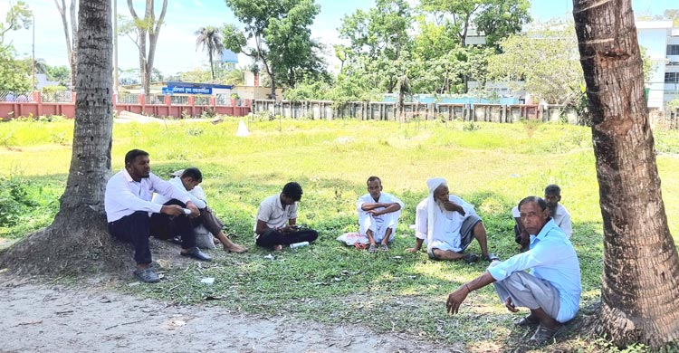 এজলাস ভাগাভাগি করে চলছে বিচারকাজ, বাড়ছে মামলা জট