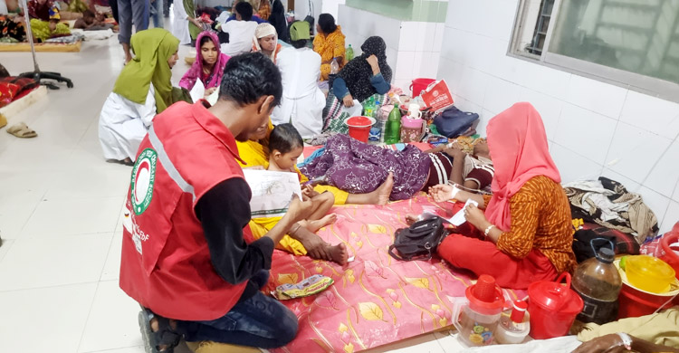 ডেঙ্গু পরিস্থিতি ভয়াবহ, পা ফেলার জায়গা নেই হাসপাতালে