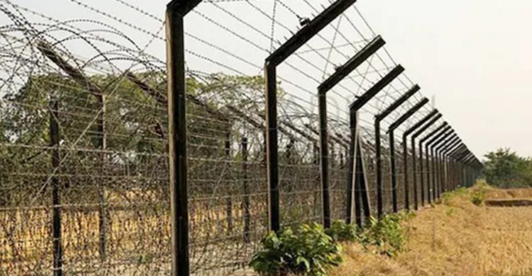 লালমনিরহাটে বিজিবির ওপর চোরাকারবারিদের হামলা