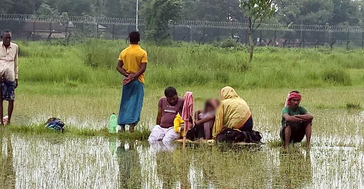 ‘বিশুদ্ধ পানি নেই, জমে থাকা কাদামাখা পানি খেতে হচ্ছে’