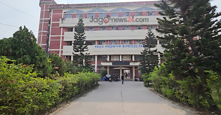ছাত্রাবাসের অভাবে নিরাপত্তাহীনতায় ১২০০ শিক্ষার্থী