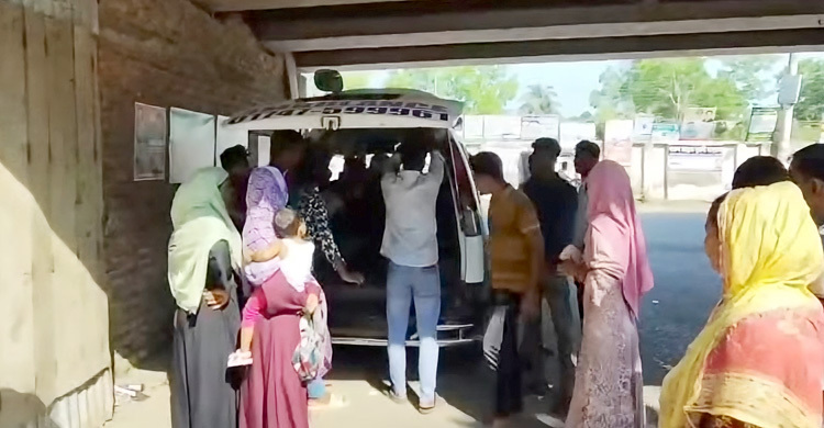 মাদকের টাকা না পেয়ে কুপিয়ে স্ত্রীর হাত বিচ্ছিন্ন করলেন স্বামী