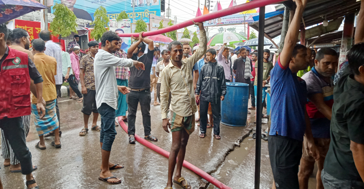 পাইকারি দোকানে আগুন, এক ঘণ্টা পর নিয়ন্ত্রণে