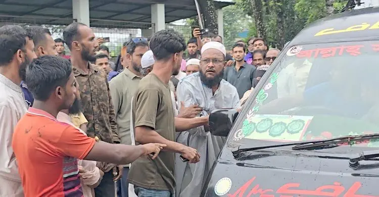 বরগুনায় মর্গ থেকে গৃহবধূর মরদেহ নিতে গিয়ে দুই পক্ষের হাতাহাতি